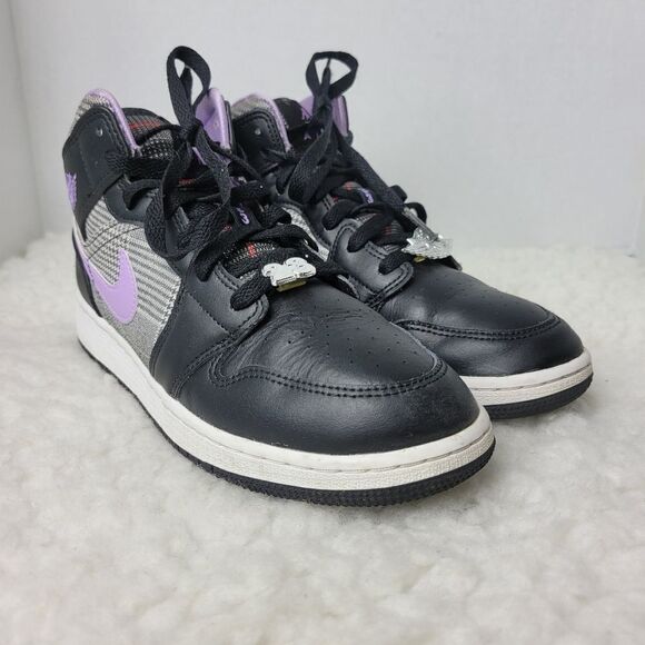 Nike Air Jordan 1 Mid SE Lilac Plaid GS Size 6.5Y (8W) DC7226-015 - Picture 1 of 9